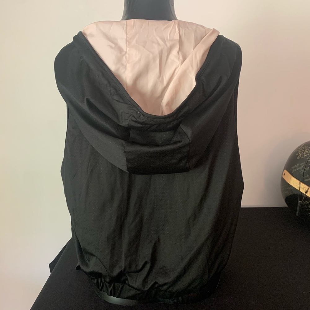 🌟BOGO🌟 hooded vest size L - Picture 2 of 2